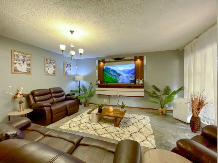 For Sale: Murrayfield Townhouse with 3 Bedrooms, Study, and Private Garden.