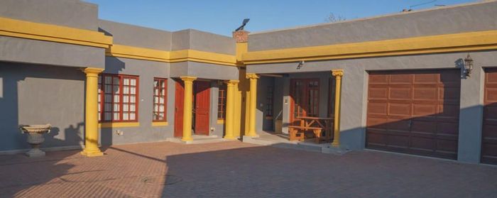 Nellmapius House For Sale: 4 bedrooms, double garage, near schools and mall.