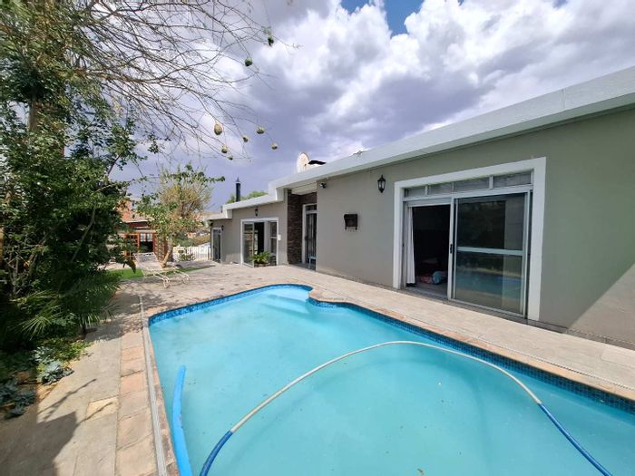 Eros Park House For Sale: 4 beds, 3 baths, pool, BBQ areas, bachelor flat.