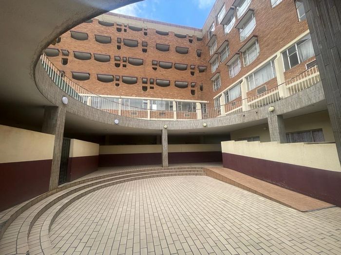 Property #2152111, Apartment for sale in Kempton Park