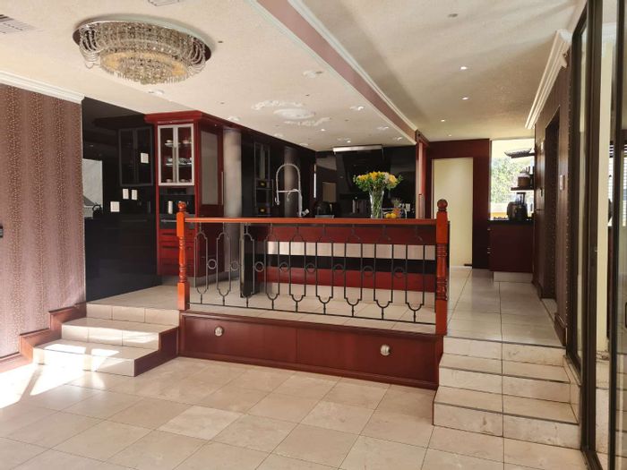 Luxurious 5 Bedroom House for Sale in Zwartkop Golf Estate