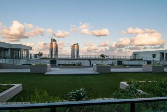 3-Bedroom Apartment To Rent in Umhlanga Central with Pool and Prepaid Electricity.