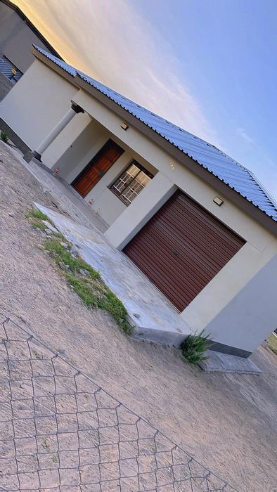 For Sale: House in Oshikuku Central with 3 bedrooms, garage, and spacious yard.