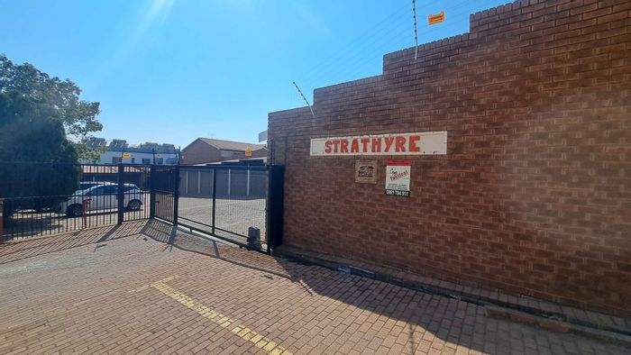 2-Bedroom Apartment To Rent in Ferndale with private garden and communal pool.