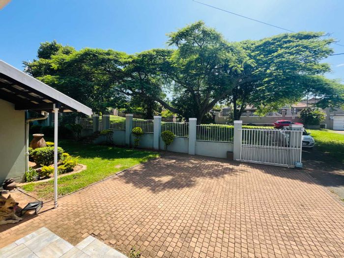 For Sale: House in Durban North Central with pool, home office, and garage.