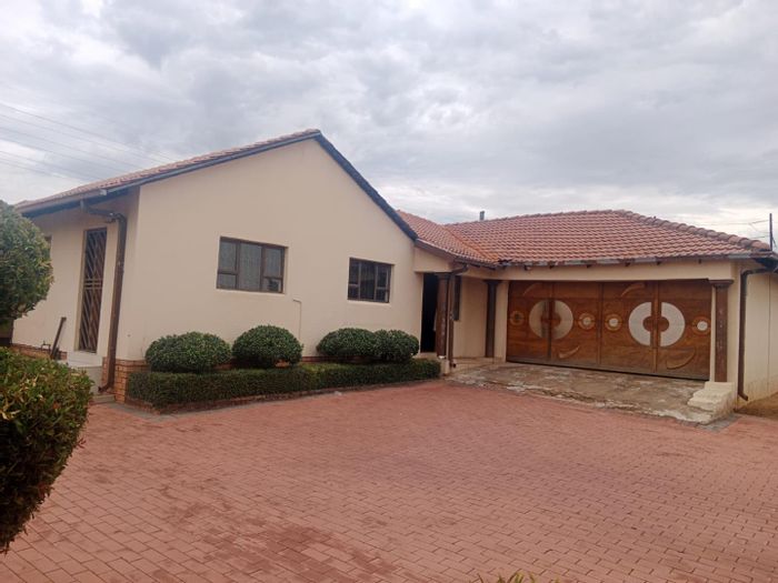 Property #2212523, House for sale in Meredale