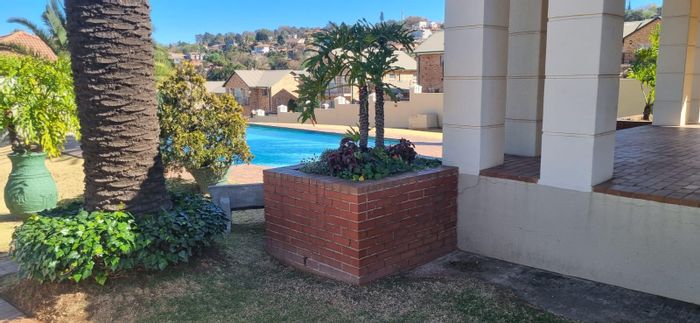 For Sale: Oakdene Apartment with 2 bedrooms, pool, garden, and 24-hour security.