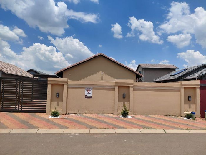 3-Bedroom House For Sale in Dawn Park with spacious living, en-suite, and garages.