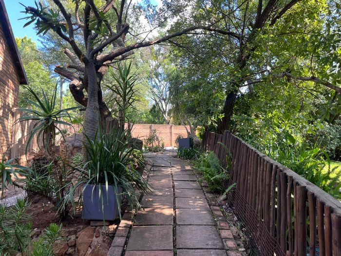 For Sale: Townhouse in Murrayfield Ext 1 with garden, balcony, and double garage.