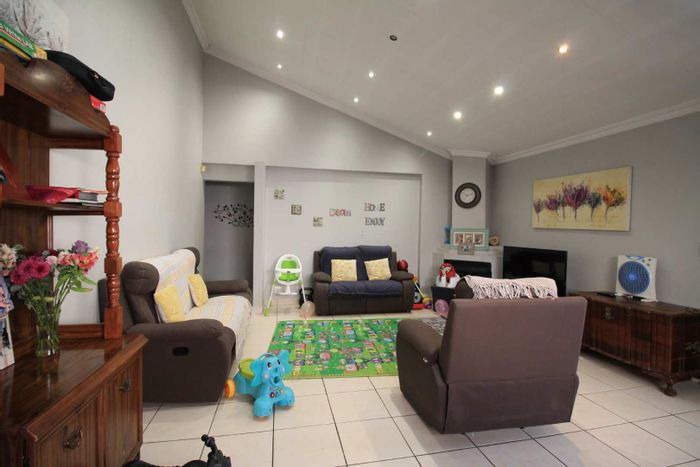 3-Bedroom House To Rent in North Riding with garage, solar, and pet-friendly garden.