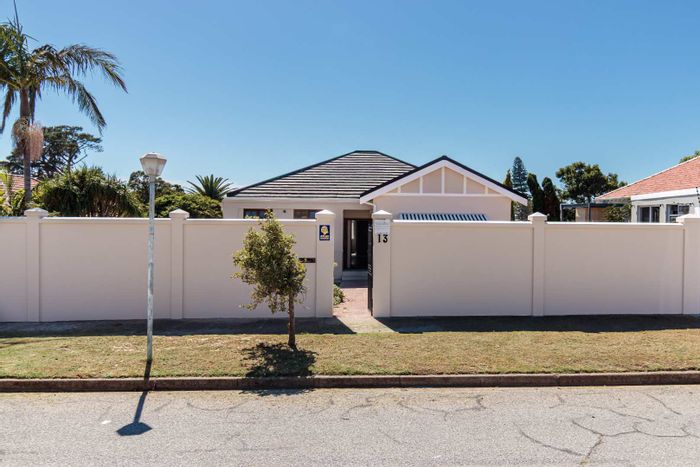 Mount Croix House For Sale: Spacious layout, entertainment area, staff quarters, double garages.