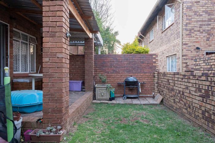 Property #2192918, Townhouse for sale in Garsfontein