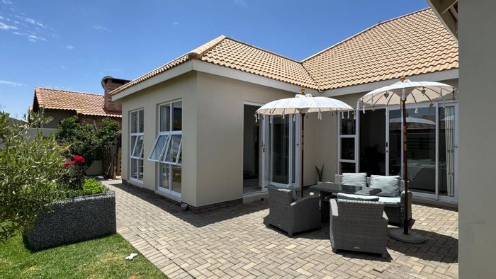 Ocean View House For Sale: 3 beds, 2 baths, double garage, guestroom, garden.