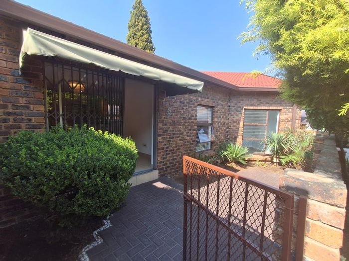 For Sale: Townhouse in Liefde En Vrede with garden, pool, and kids play area.