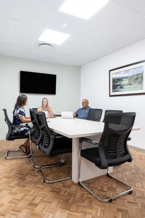 Office To Rent in Stamford Hill: Furnished for 10, shared amenities included.