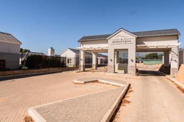 Paarl South Apartment To Rent: Ground floor, secure complex, communal braai, open parking.