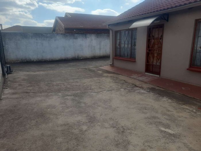 Property #2173570, House rental monthly in Vosloorus