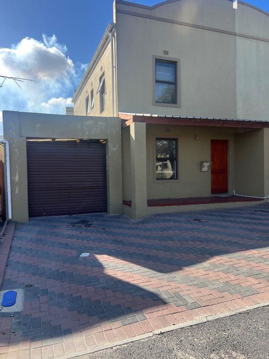 3-Bedroom Townhouse For Sale in Blue Downs Central with 3-Car Parking.