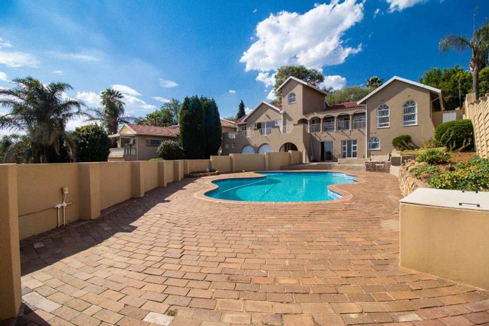 Glenvista House For Sale: 3 beds, pool, spacious patio, versatile living spaces.