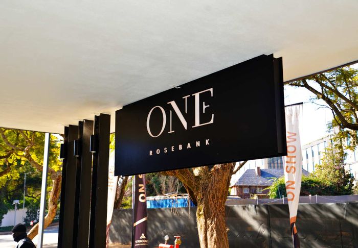 2-Bed Apartment To Rent in Rosebank with Gym, Restaurant, and Security Access.