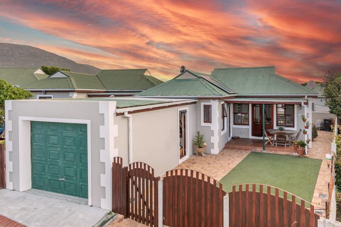 Charming House for Sale in Milkwood Park with Communal Pool and Security Access