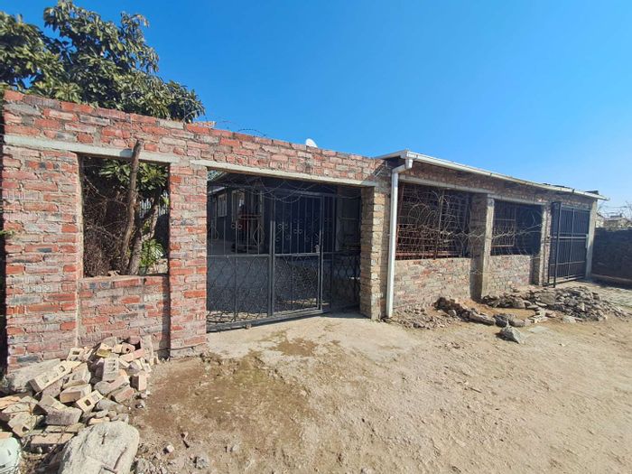 3-Bedroom House For Sale in Olievenhoutbosch with Open-Plan Living and Garage.