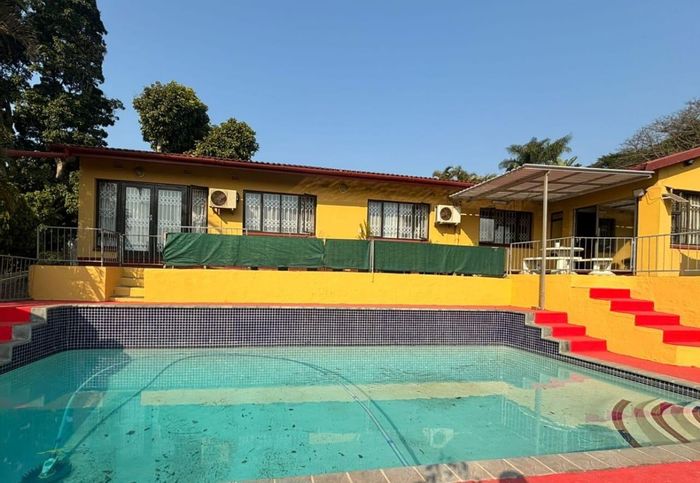 For Sale: House in Atholl Heights with 4 bedrooms, pool, garage, and staff accommodation.