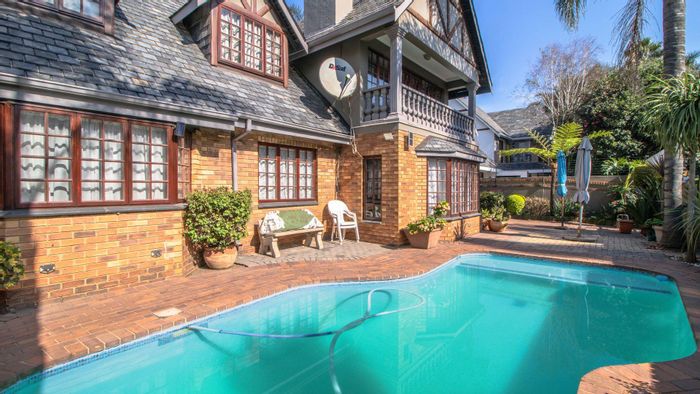 Lakefield House For Sale: 4 beds, pool, study, double garage, near amenities.