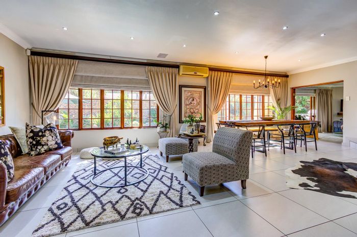 Farrarmere House For Sale: 4 Bedrooms, solar, pool, secure estate living.