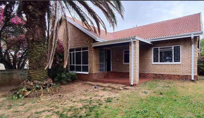 For Sale: Norkem Park Townhouse with 3 beds, garden, and close to amenities.