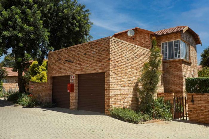 Property #2221427, Townhouse for sale in Randpark Ridge