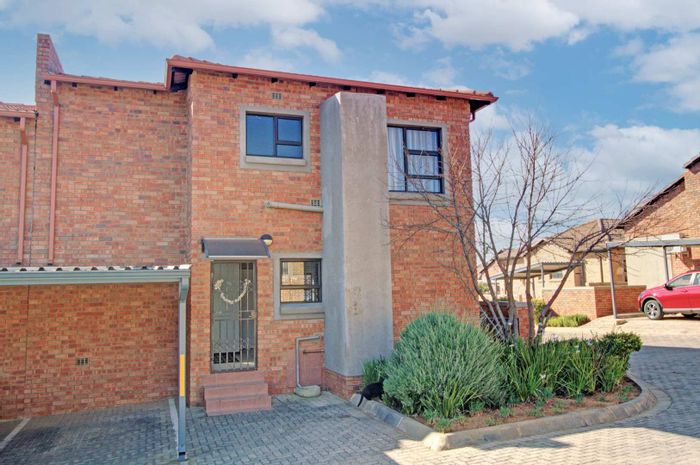 Property #2200620, Townhouse for sale in Wilgeheuwel
