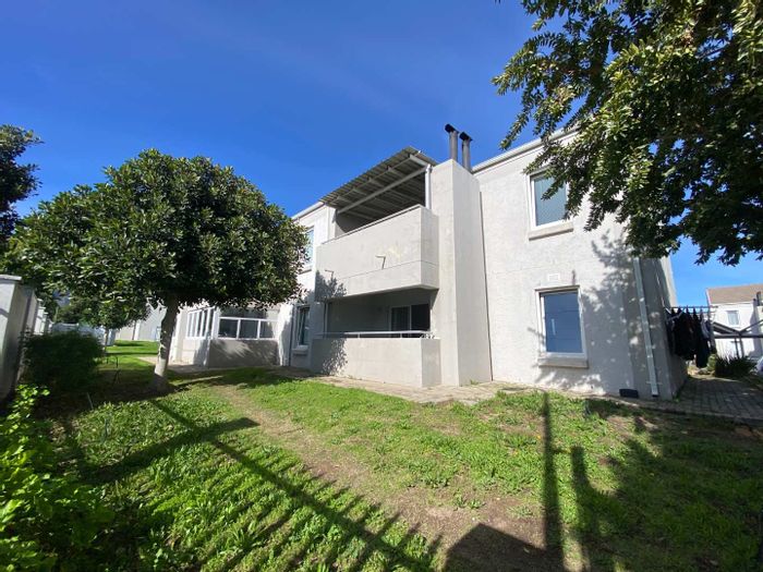 For Sale: 2-bedroom apartment in Klein Drakenstein with secure complex amenities.
