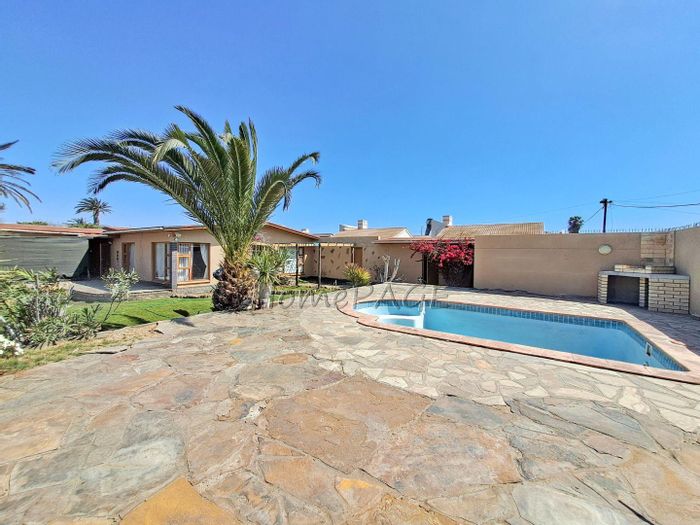 Walvis Bay Central House For Sale: 4 bedrooms, pool, large garden, 4 garages.