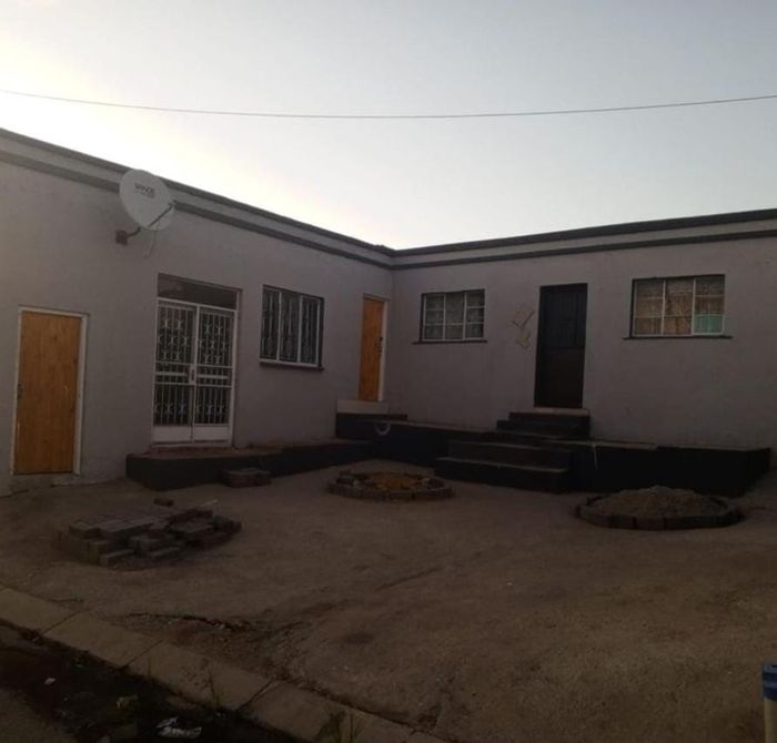 For Sale: 2-Bedroom House in Tembisa Central with rental rooms and spacious yard.