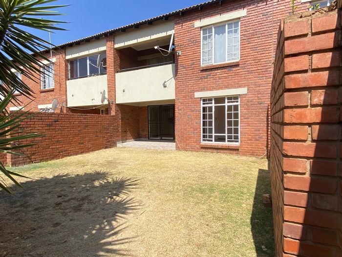 Mooikloof Townhouse For Sale: Ground floor, garden views, garage, estate amenities.