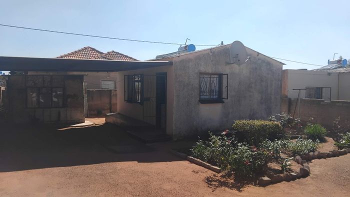 1 Bedroom house for sale in Mabopane Central, secure with spacious land.