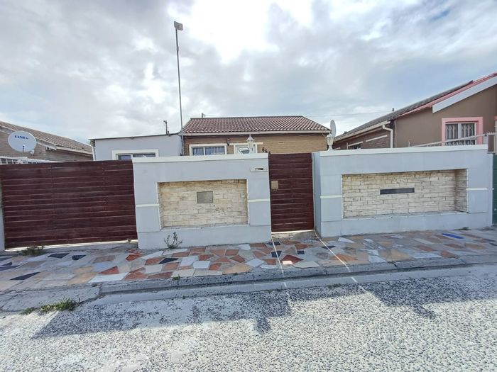 Property #2246027, House rental monthly in Mandela Park