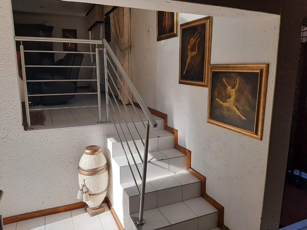 Stairs to main Lounge