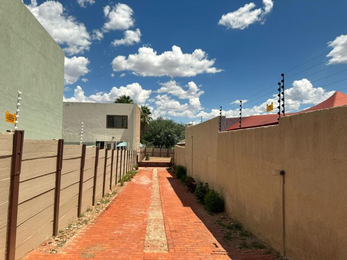 Property #2222337, Townhouse for sale in Windhoek North