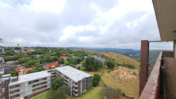 To Rent: 2-Bedroom Apartment in Constantia Kloof with Pool and Secure Parking.