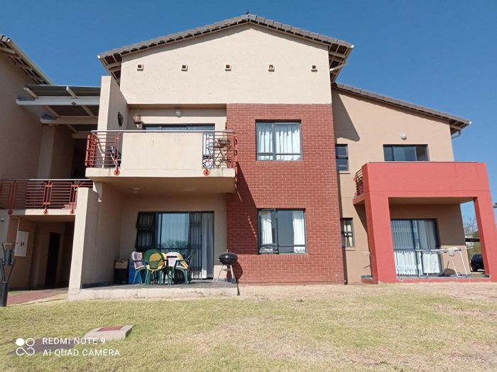 1-Bedroom Apartment To Rent in Jackal Creek Golf Estate with Pool View and Amenities.
