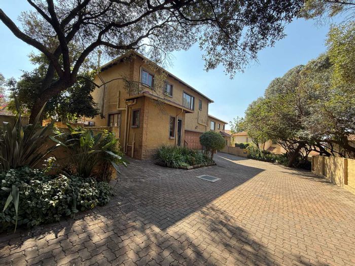 Property #2404516, Townhouse For Sale in Olivedale