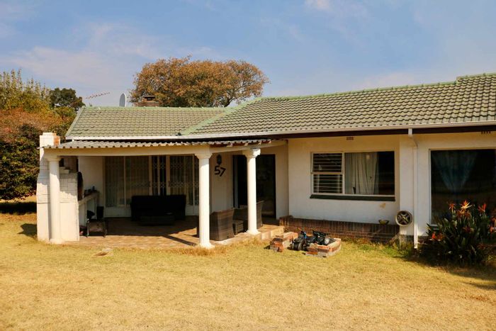 Noordheuwel House For Sale: 4 Bedrooms, Pool, Large Garden, Double Garage.