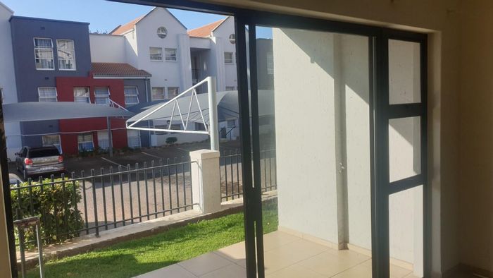 Ground floor 2-bedroom apartment with private garden and covered parking in Ferndale.
