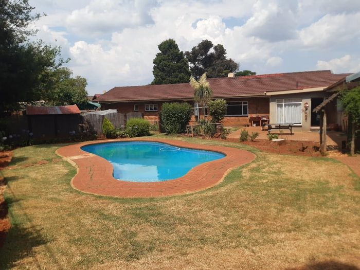 Property #2096863, House for sale in Carletonville Central