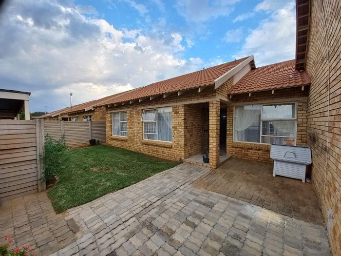 Property #2098024, Townhouse for sale in Quaggafontein