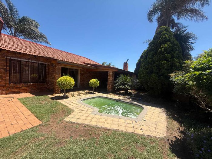 Property #2426885, Townhouse For Sale in Radiokop