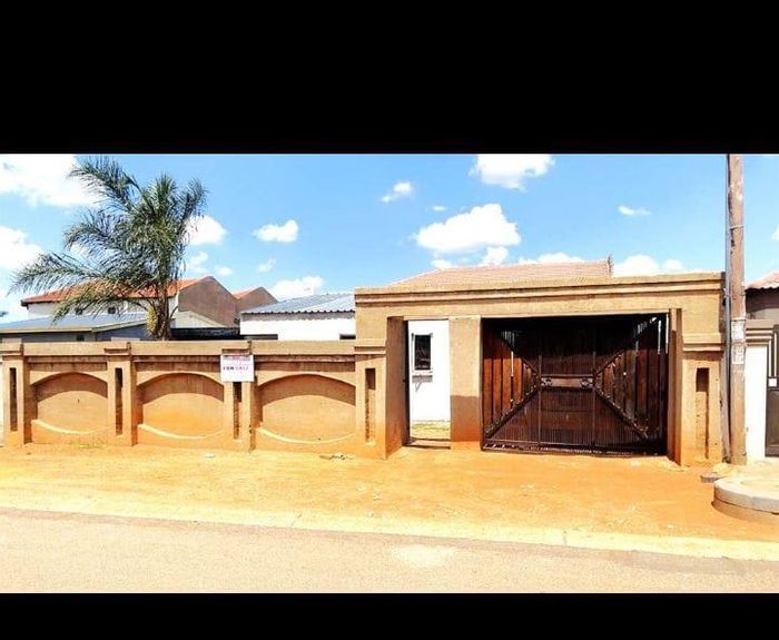 Property #2238674, House for sale in Protea Glen