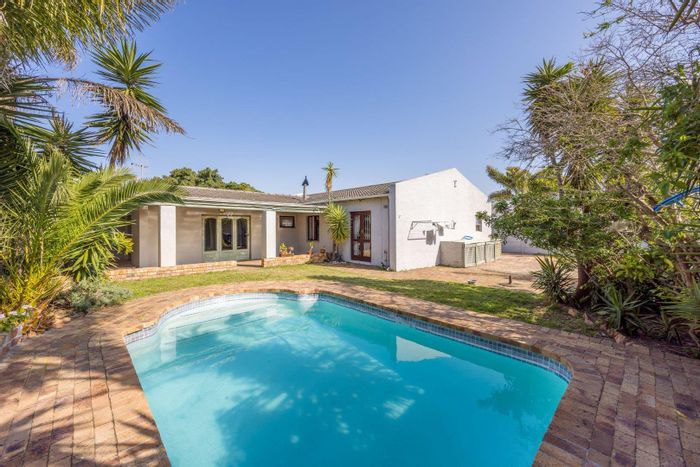 Edgemead House For Sale: 3 Bedrooms, pool, open-plan living, double garage.